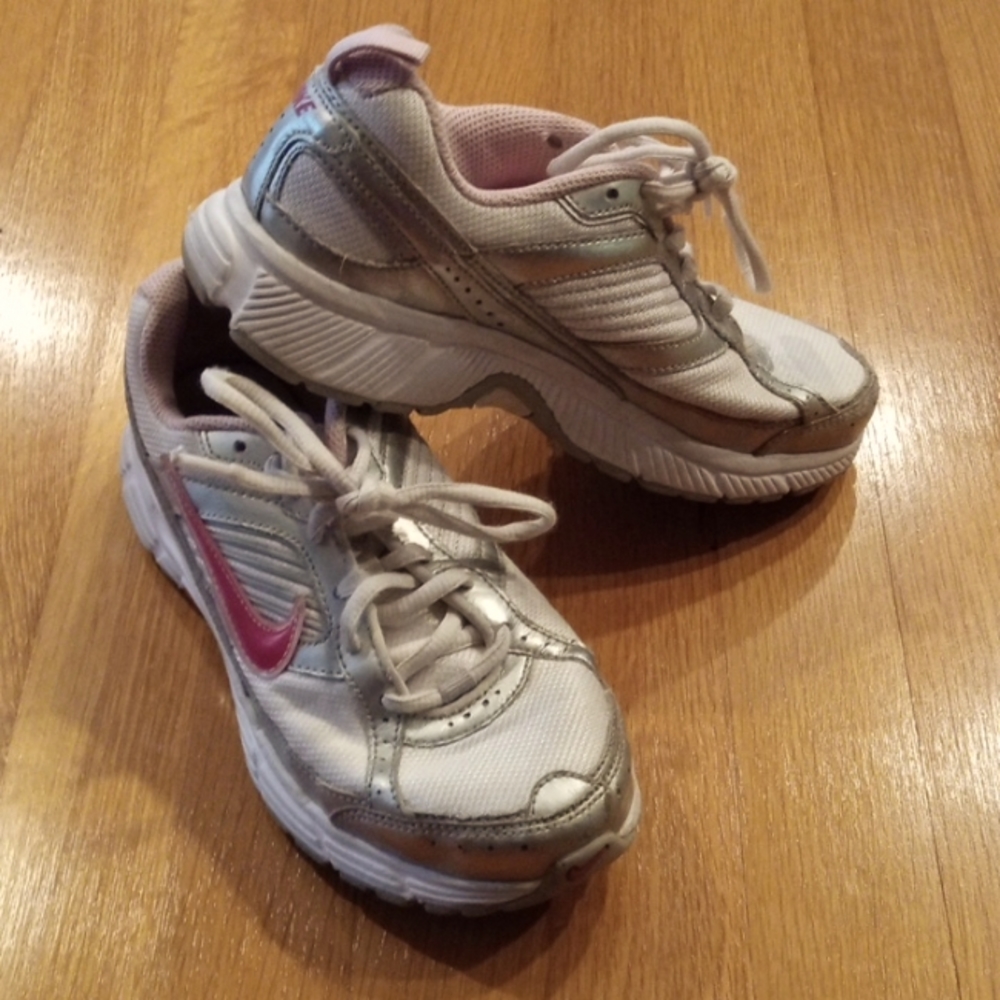 Girls Nike Tennis Shoes 4YW